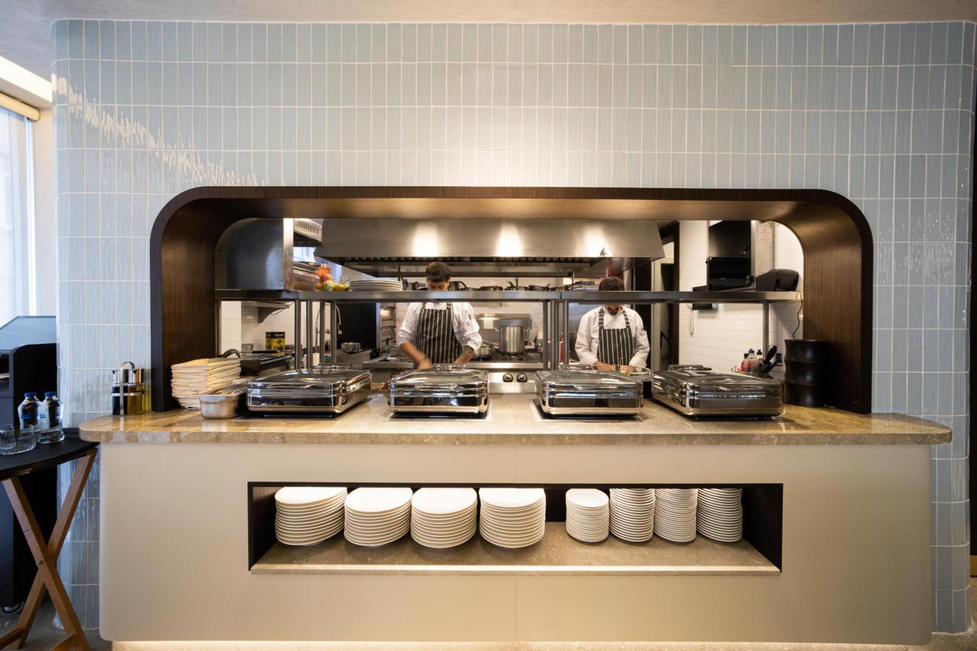 Bentley Hotel Bosphorus - Special Class Estambul Exterior foto Open kitchen at the restaurant