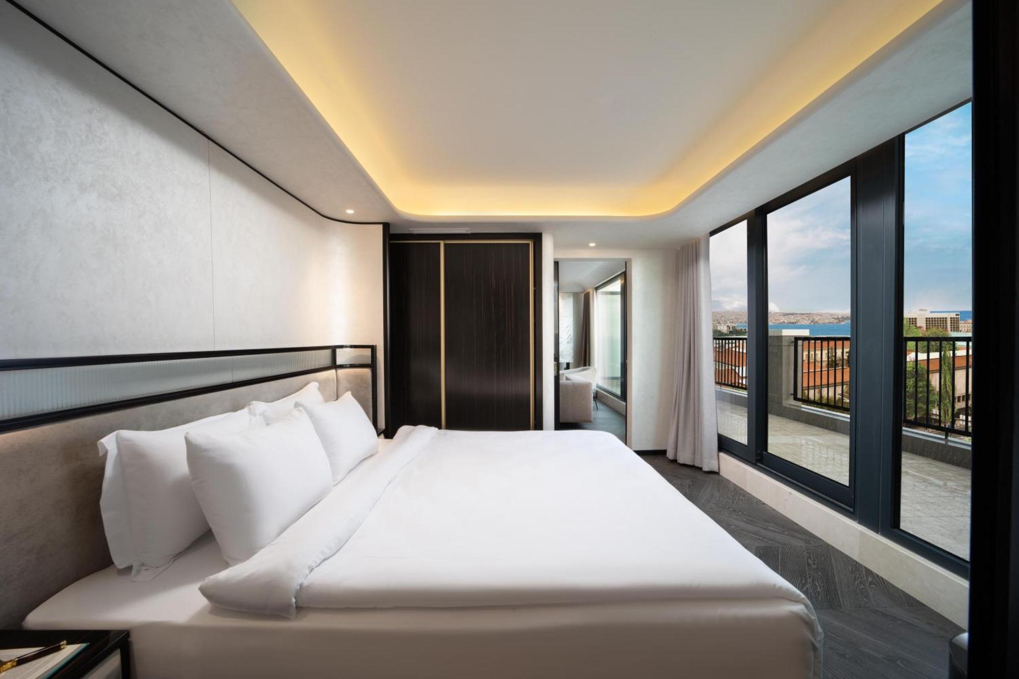 Bentley Hotel Bosphorus - Special Class Estambul Exterior foto A bedroom at the hotel