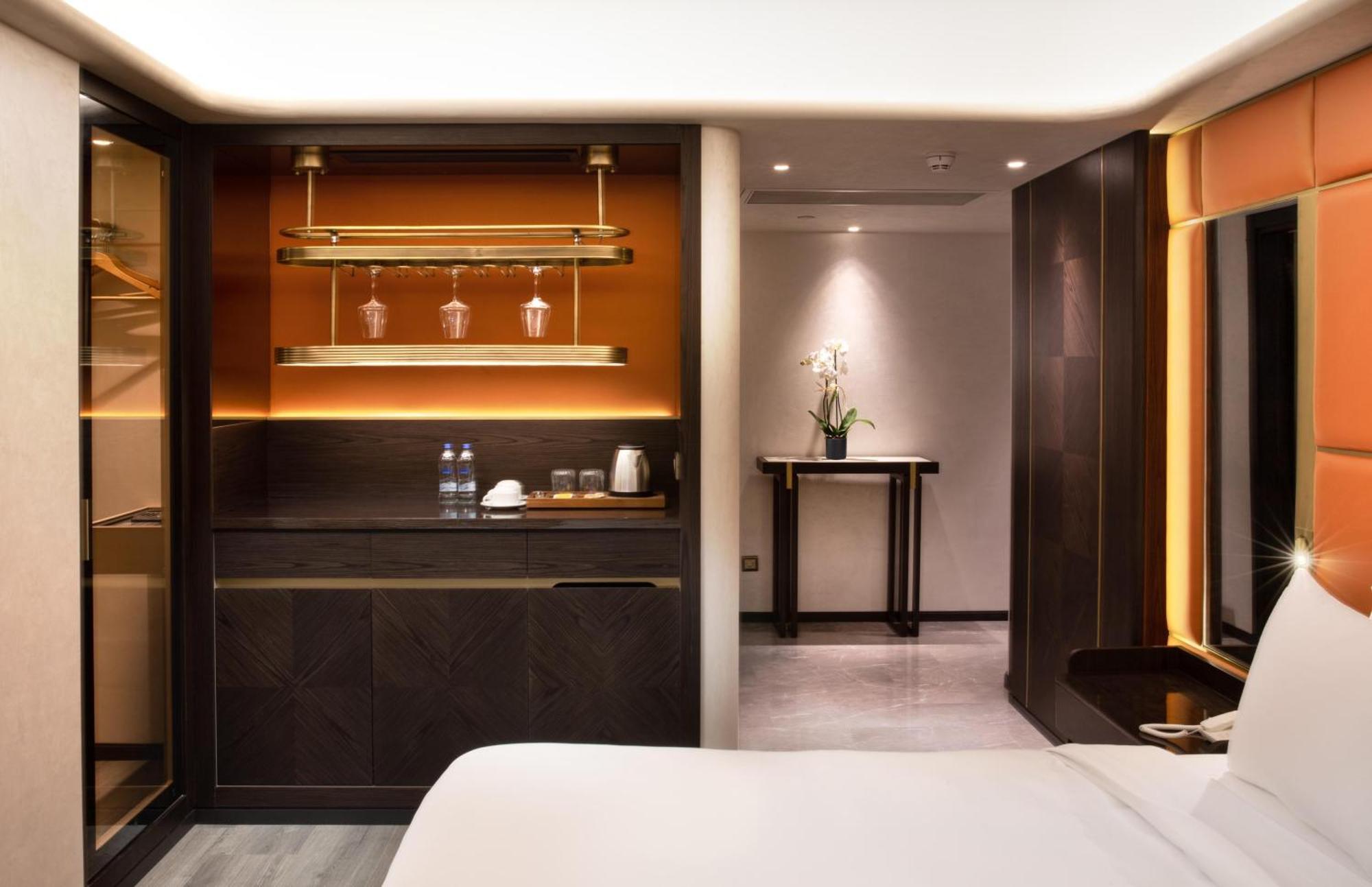 Bentley Hotel Bosphorus - Special Class Estambul Exterior foto A room at the hotel