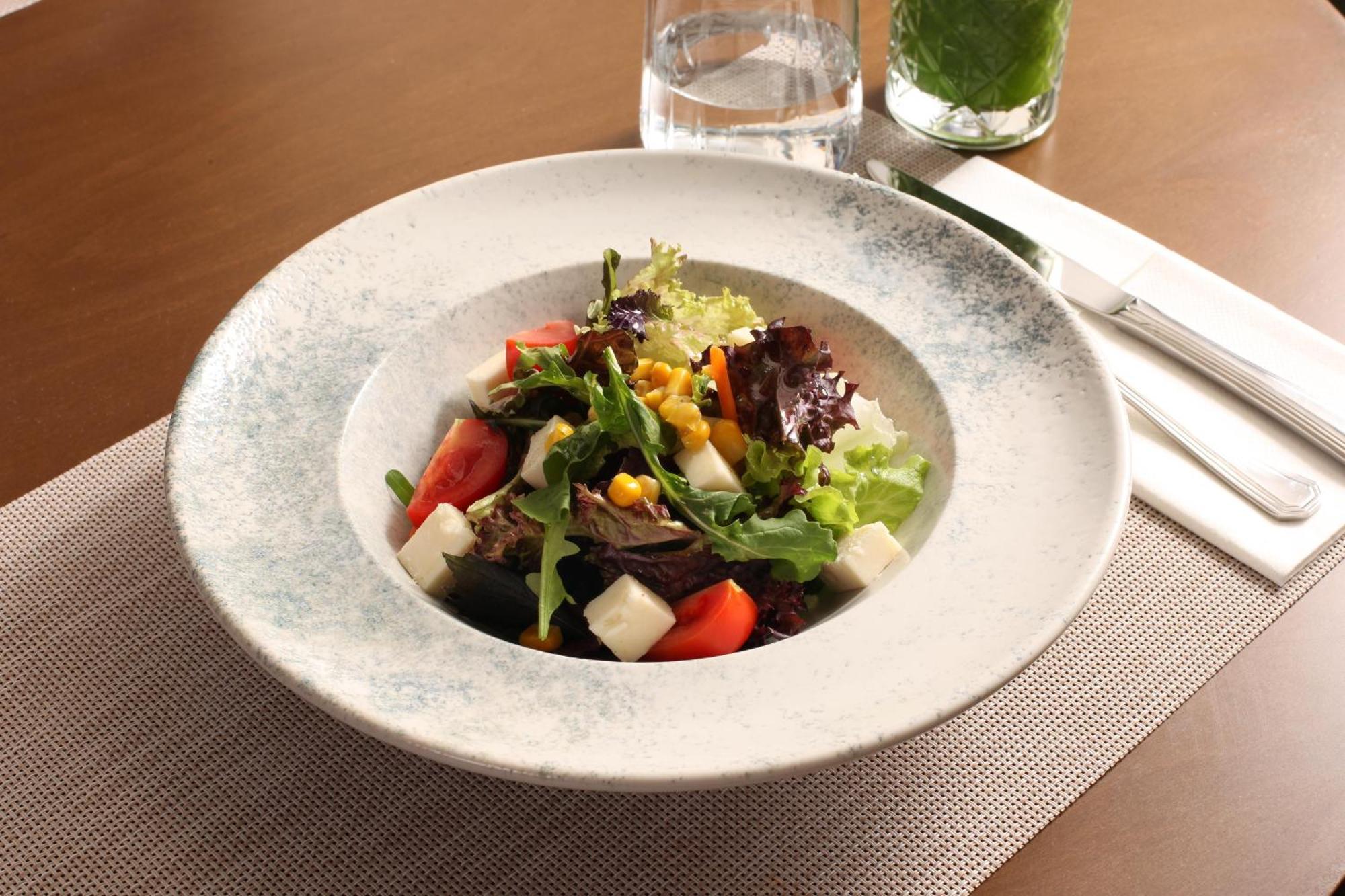 Bentley Hotel Bosphorus - Special Class Estambul Exterior foto A Greek salad