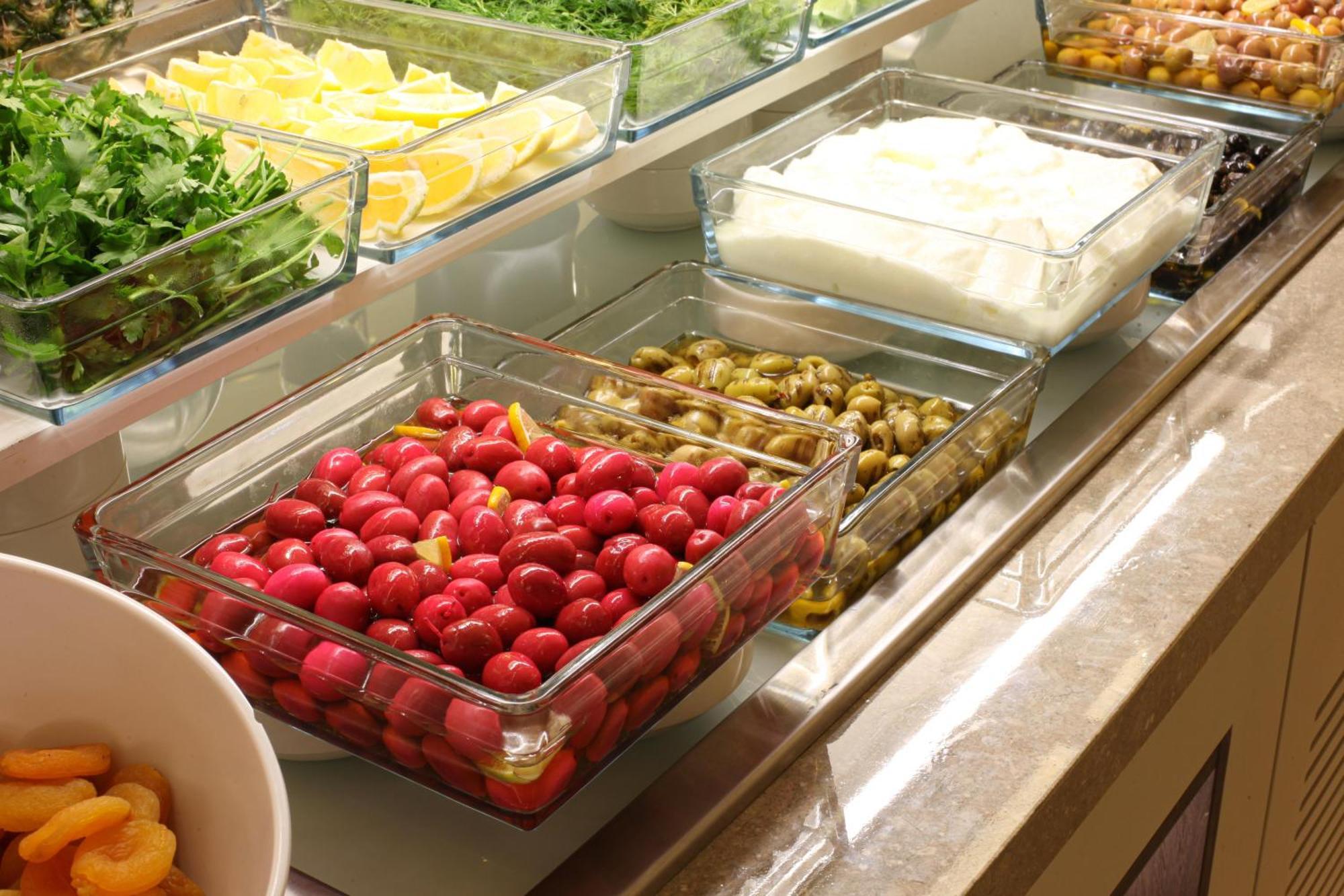 Bentley Hotel Bosphorus - Special Class Estambul Exterior foto Cherry tomatoes and olives