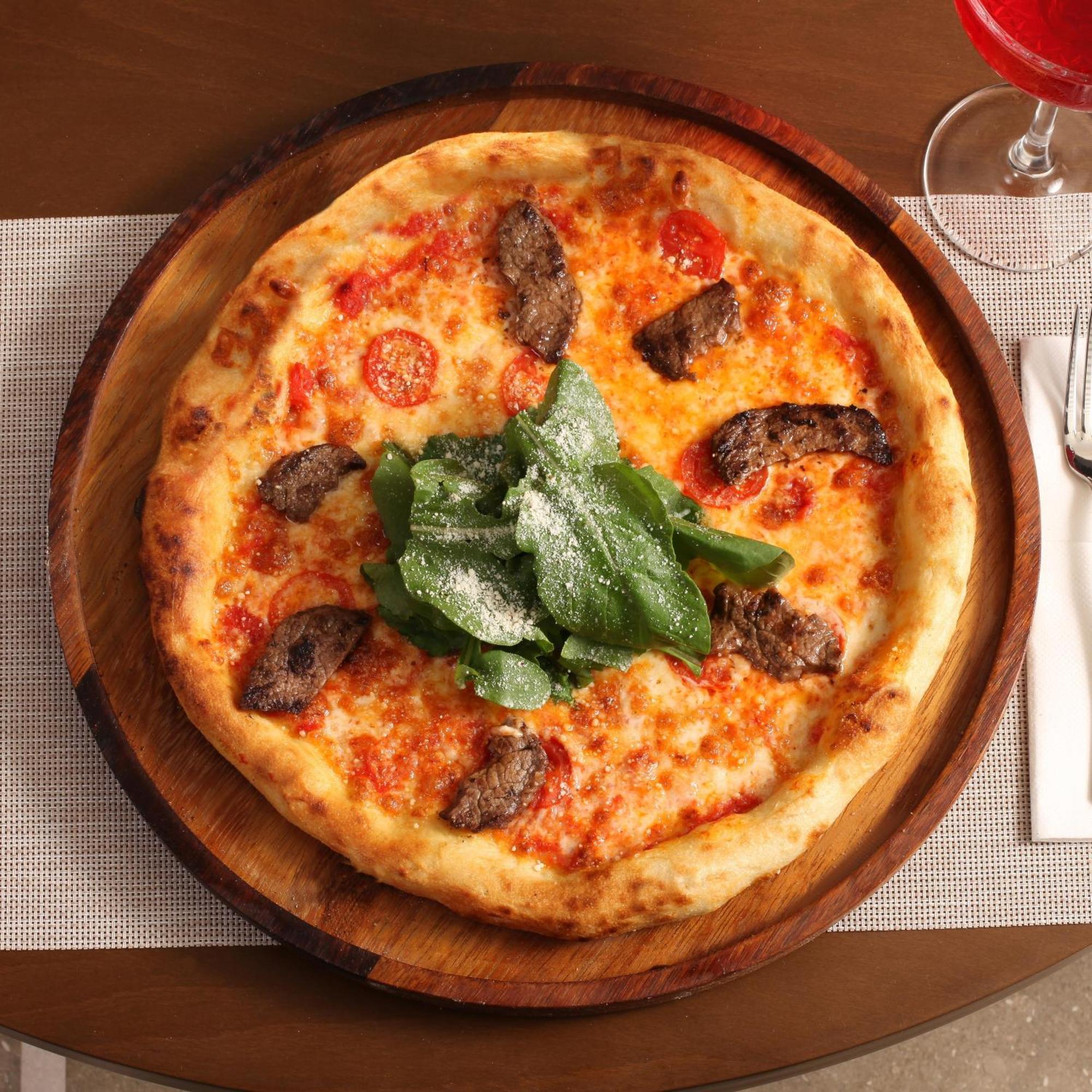 Bentley Hotel Bosphorus - Special Class Estambul Exterior foto A pizza with spinach
